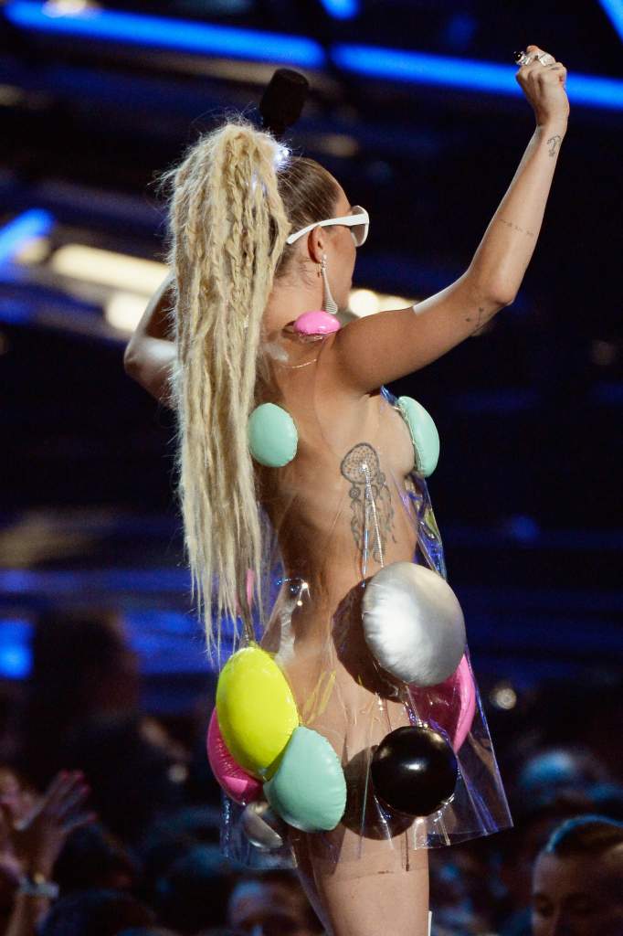 Fotos Miley Cyrus Semidesnuda En Los Mtv Video Music Awards 2015 Los Trajes Que Tienes Que 1104