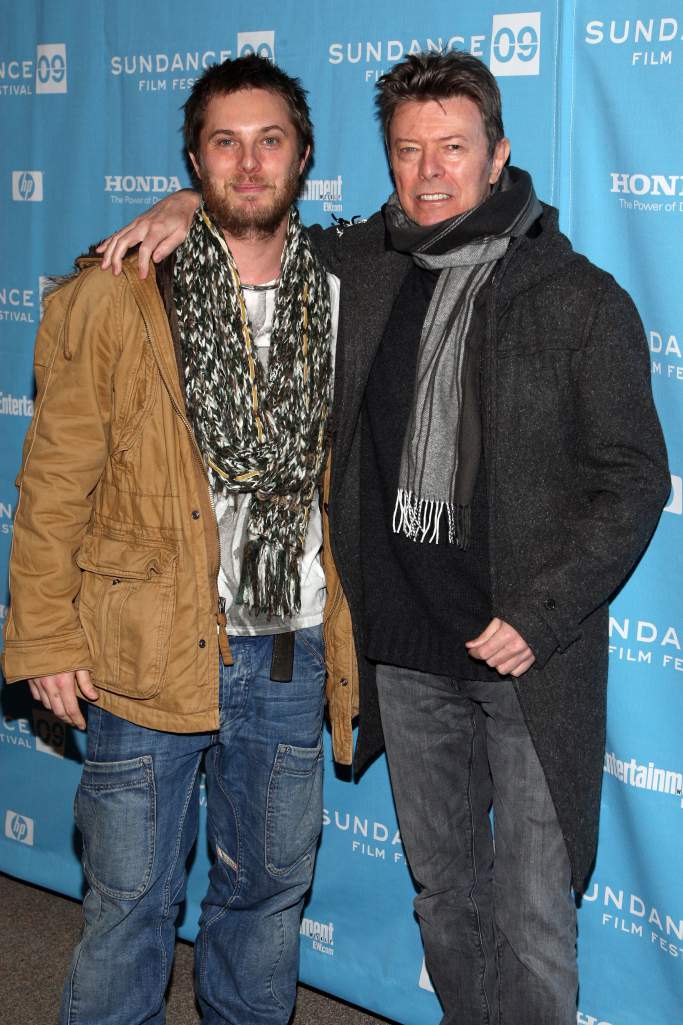 Director Duncan Jones y su padre David Bowie 