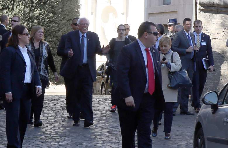 El candidato presidencial demócrata Bernie Sanders y su esposa Jane después de una conferencia en la Pontificia Academia de Ciencias Sociales el 15 de abril, 2016, Ciudad del Vaticano, Vaticano. (Getty)