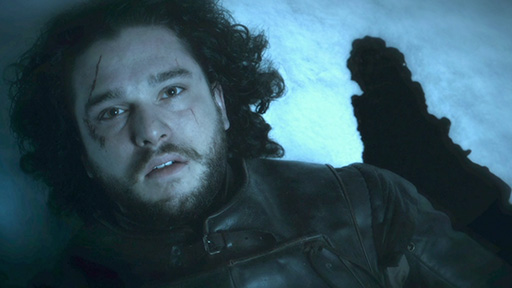 Jon Snow muere en el último capítulo de la quinta temporada. 