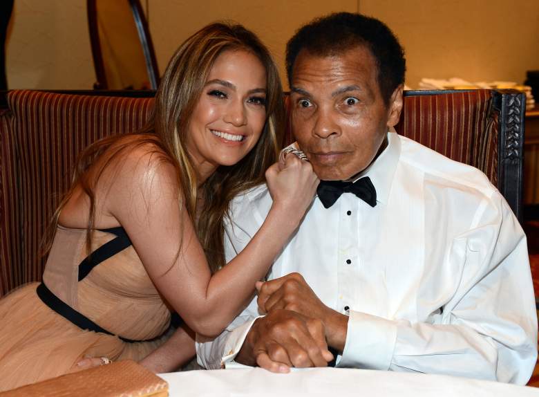 La cantante y actriz Jennifer López y el ex boxeador Muhammad Ali (Getty Images)