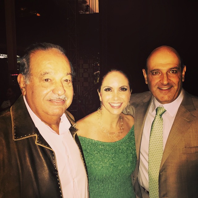 Michel Kaury junto a su novia Lucero y su tío el multimillonario Carlos Slim. (Instagram)