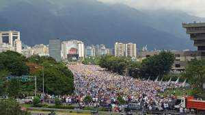 Miles de personas llegando a los puntos de concentración en la capital de Venezuela, Caracas. (Facebook)