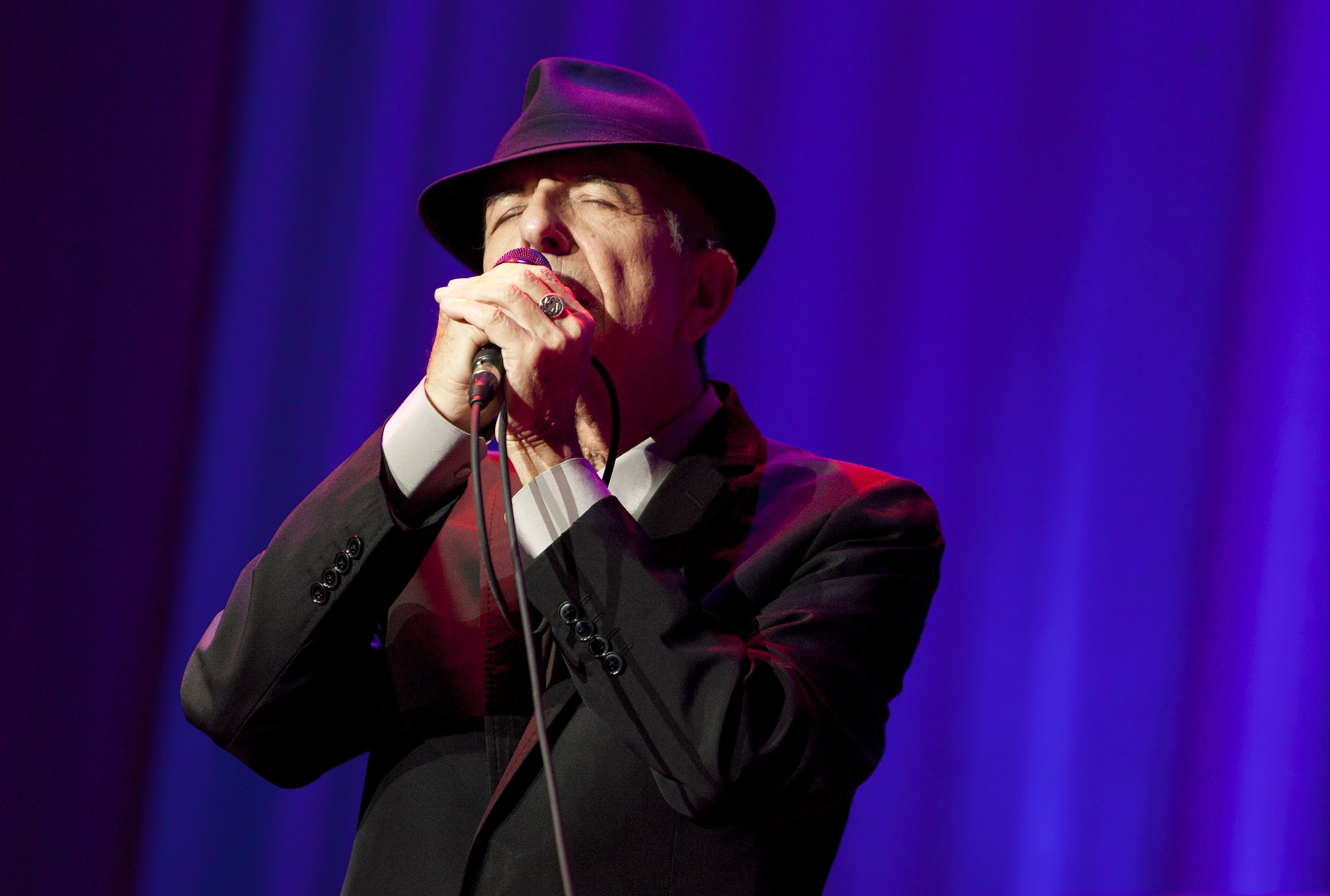 NEW YORK, NY - DECEMBER 18: Musician Leonard Cohen performs at Madison Square Garden on December 18, 2012 in New York City. (Photo by Mike Lawrie/Getty Images)