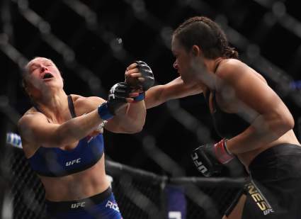 VER: Amanda Nunes Vence a Ronda Rousey en UFC 207 [Vídeo]