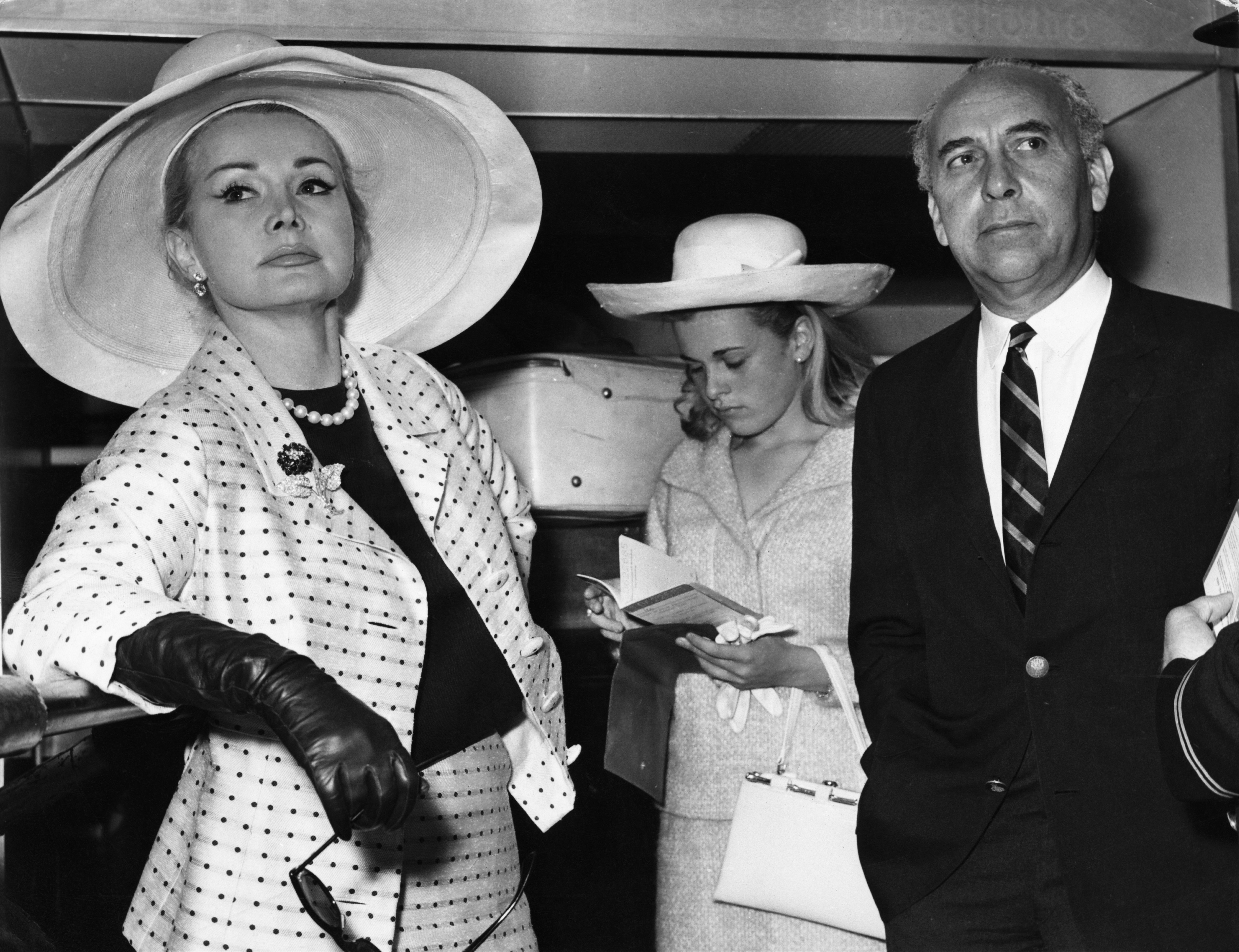 Hungarian-American actress Zsa Zsa Gabor with her husband Herbert Hutner and daughter Francesca Hilton, circa 1965. (Photo by Express/Hulton Archive/Getty Images)