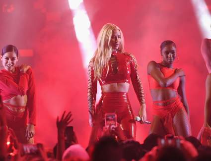 VER: Iggy Azalea canta “Switch” en Premios Juventud 2017 [VIDEO]