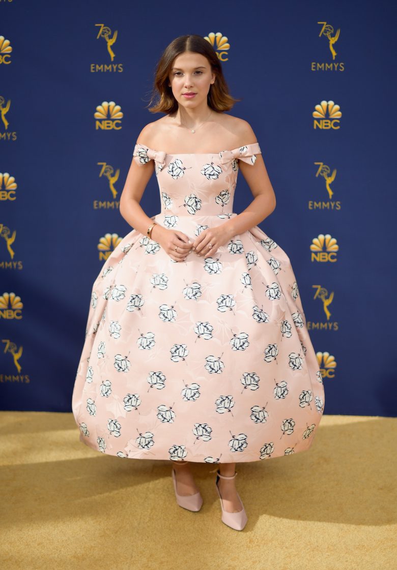Premios Emmys 2018: Los peores looks de la alfombra roja [FOTOS], peores vestidos, Millie Bobby Brown