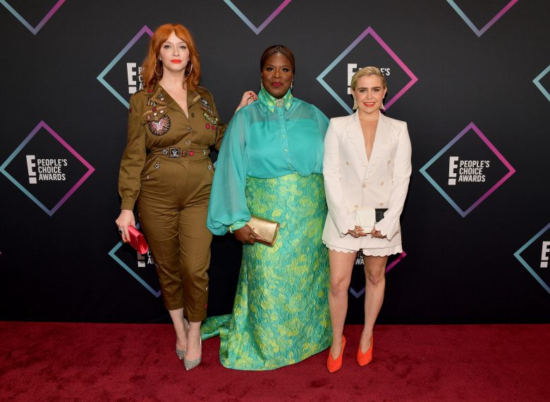 People’s Choice Awards 2018: Los PEORES looks en la alfombra roja [FOTOS], mal vestidos, mal vestidas, peores vestidas, Christina Hendricks, Retta, y Mae Whitman