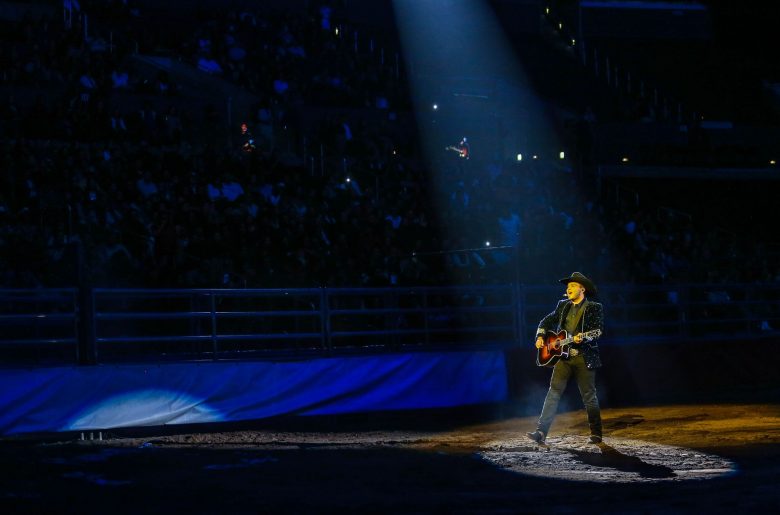 Pepe Aguilar y su familia : Las fotos que tienes que ver, Aguilar y su familia Show de Jaripeo Sin Fronteras, hijos, hijas, esposa