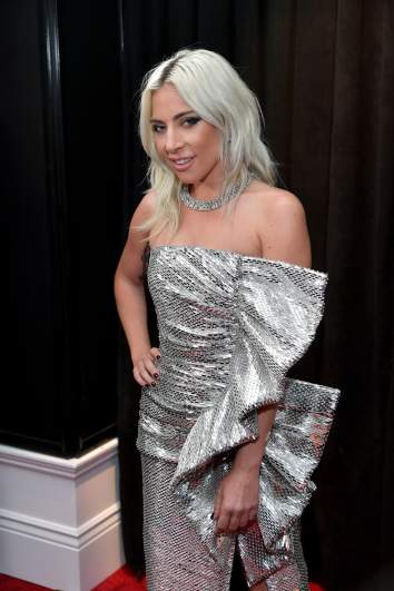 Disenador del vestido de Lady Gaga Grammy 2019