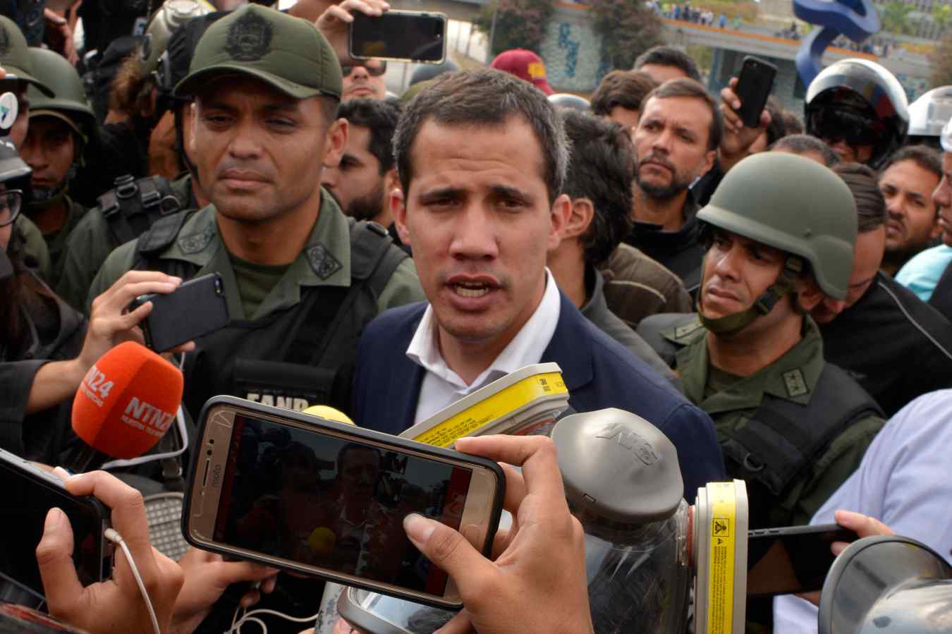 LIVE STREAM Militares apoyan a Juan Guaidó en Venezuela