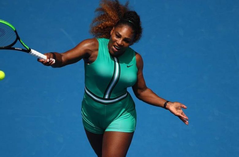 La hija de Serena Williams, Olympia, muestra su adorable swing de tennis
