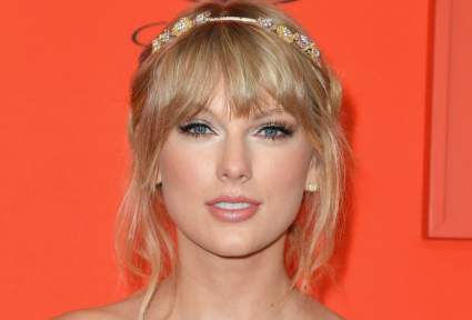 Taylor Swift entona sentida canción en el especial “Together at Home” ¿A quién está dedicada?
