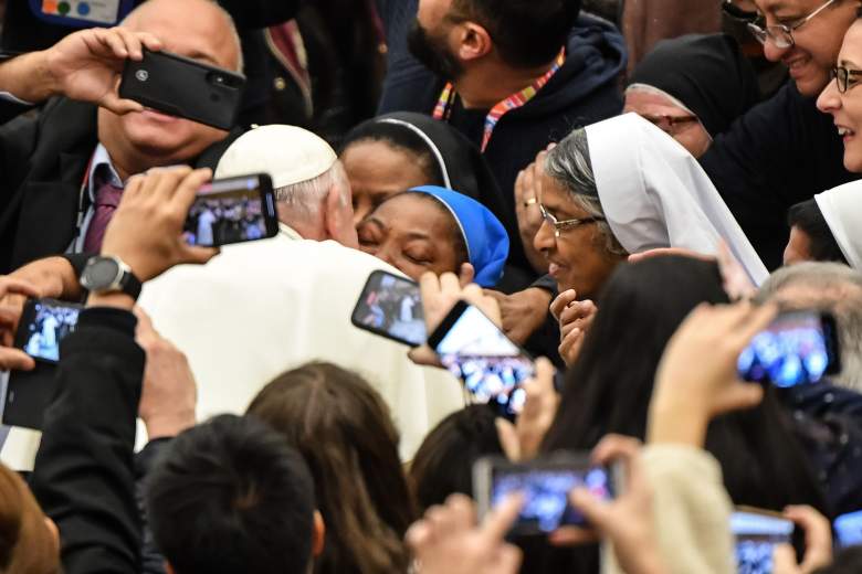 Captan al Papa Francisco besando a una monja: ¿qué le decía a la religiosa?