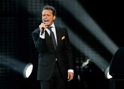 Video de Luis Miguel llorando inconsolable se hace viral: ¿qué le pasa al cantante?
