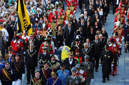 El primer Royal confirmado con COVID19 pensó que solo era gripe