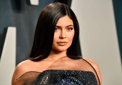 Cirujano le exige ayuda a Kylie Jenner para combatir el Coronavirus