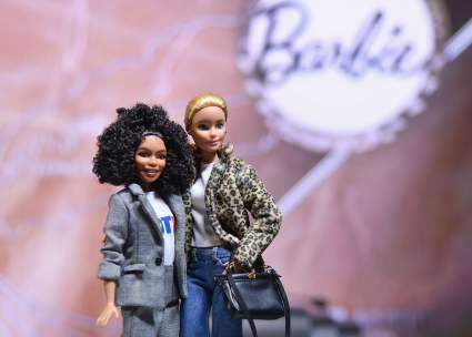 Noticias de reinas -23 de Abril: ¿Miss Universo se volvió Barbie?