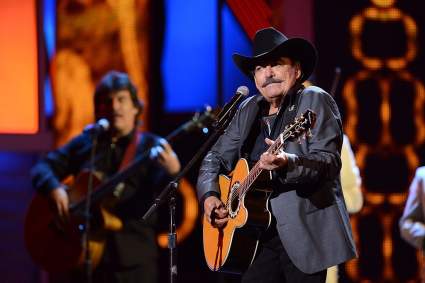Hijo de Joan Sebastian recuerda a su papá en su cumpleaños