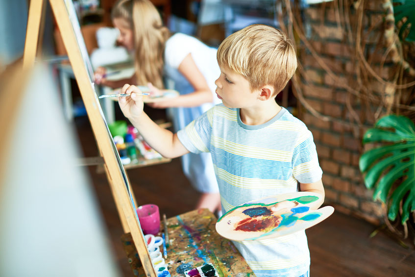 Los 7 Mejores Caballetes Infantiles Para El Aprendizaje En Casa   123RF CABALLETE 