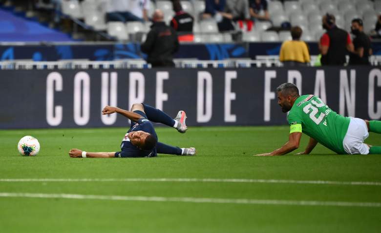 Mbappé patada de Perrin