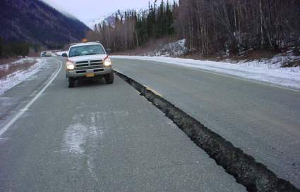 Fuerte terremoto de 7.8 sacude a Alaska: ¿hay amenaza de tsunami en costas de EE.UU?