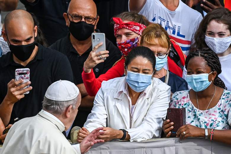 El Papa Francisco reaparece en público tras 6 meses resguardado, sin tapabocas