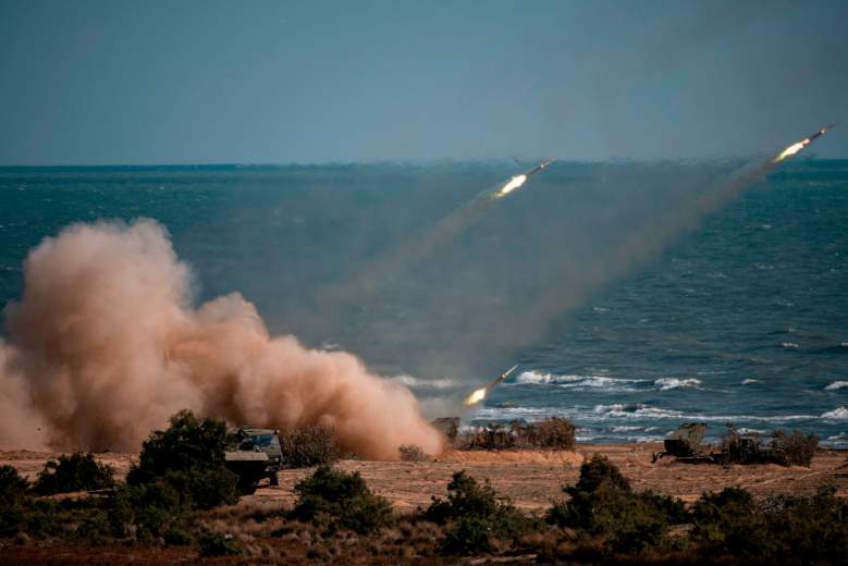 Lanzamiento de misiles en la costa del Mar Caspio en República de Daguestán al sur de Rusia, durante los simulacros militares "Cáucaso-2020" que reúnen a tropas de China, Irán, Pakistán y Myanmar, junto con ex- Armenia soviética, Azerbaiyán y Bielorrusia.