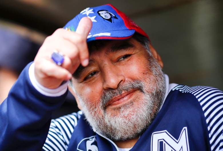 Empleados de funeraria se toman fotos con cuerpo de Maradona