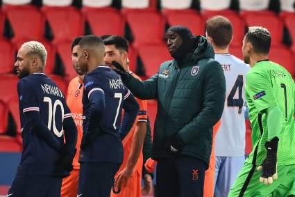 PSG – Istanbul BB: un comentario racista de un árbitro provoca la suspensión del partido