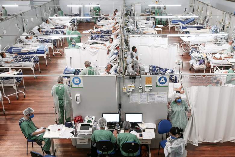 Vista general del hospital de campaña del Complejo Deportivo Pedro Dell Antonia, donde los pacientes con Covid-19 son tratados el 11 de marzo de 2021 en Santo Andre, Brasil.