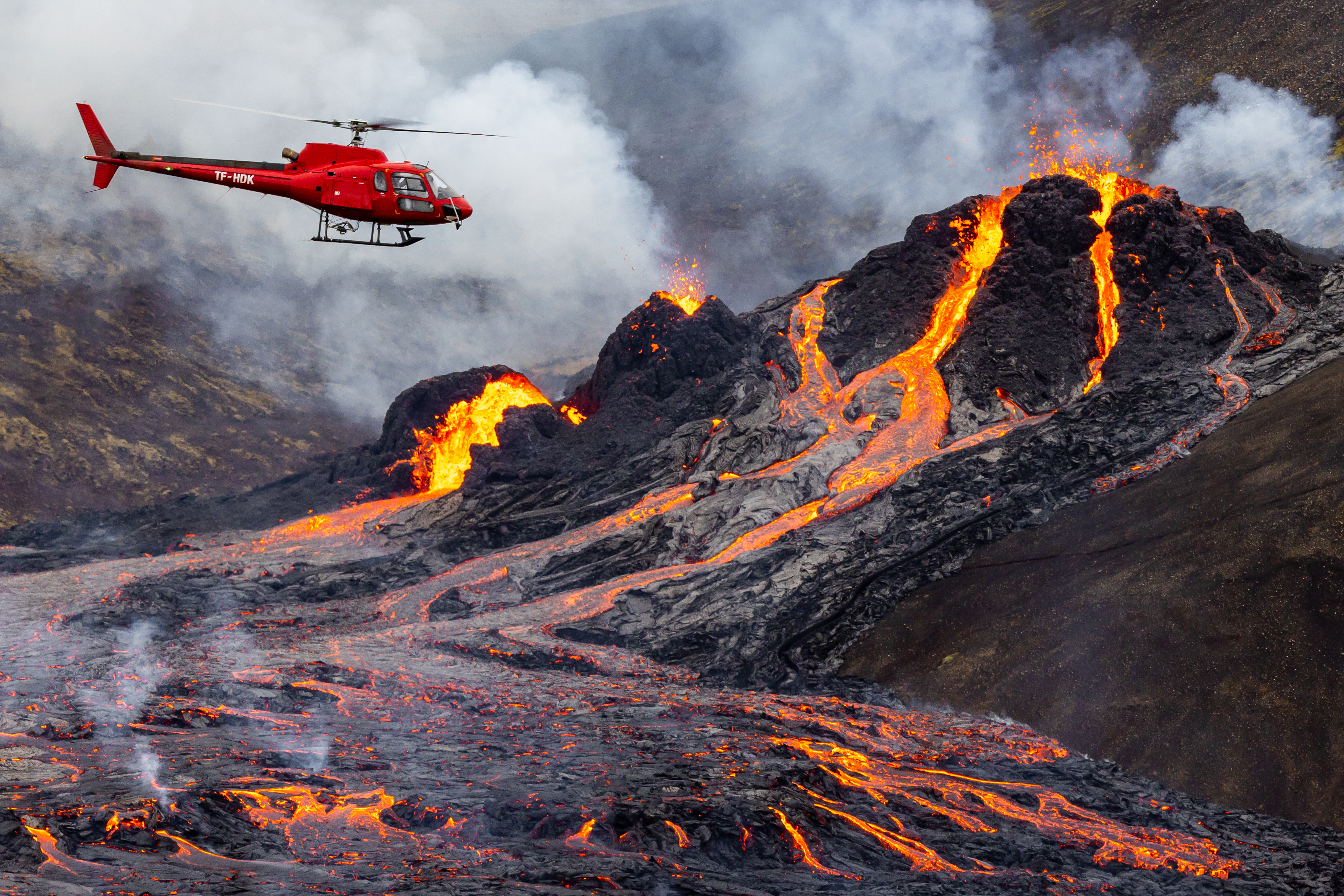 Erupción De Volcán Fagradalsfjall En Islandia - Videos