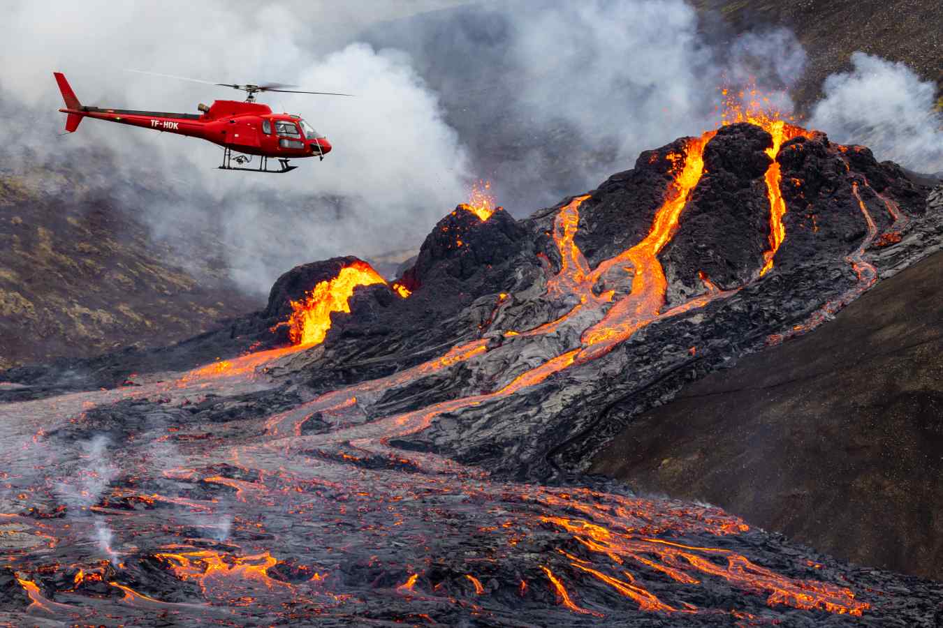 Erupción de volcán Fagradalsfjall en Islandia Videos