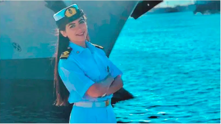 Marwa Elselehdar fue la primera capitana de barco de Egipto.