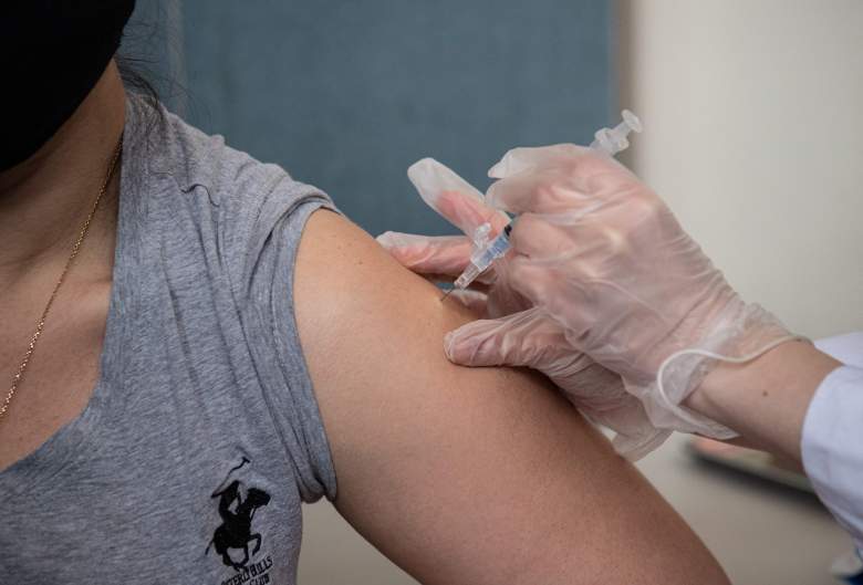 74 personas vacunadas contra el COVID murieron en EE.UU. tras contagiarse
