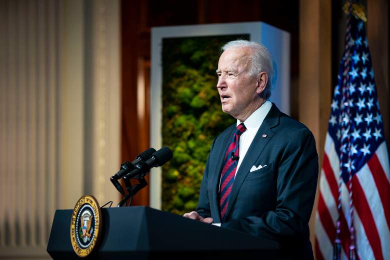 El presidente de los Estados Unidos, Joe Biden, pronuncia comentarios durante una Cumbre de Líderes sobre el Clima virtual con 40 líderes mundiales en el Salón Este de la Casa Blanca el 22 de abril de 2021 en Washington, DC.