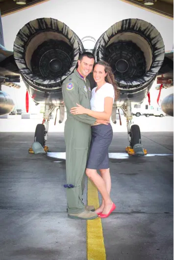 Matthew Lohmeier con su esposa, Sara McConkie Lohmeier.