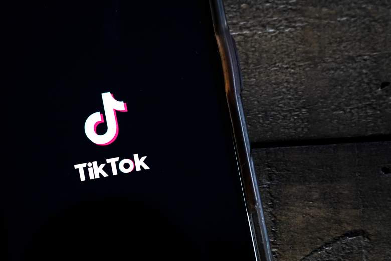 En esta ilustración fotográfica, la aplicación TikTok se muestra en un iPhone de Apple el 7 de agosto de 2020 en Washington, DC.
