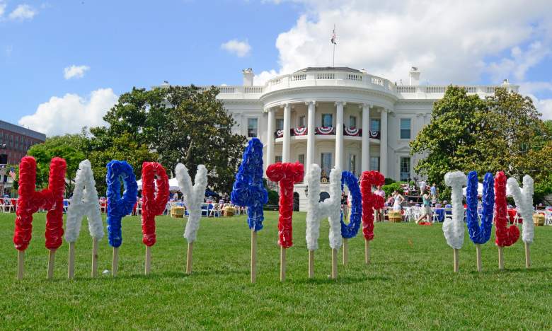 El jardín sur de la Casa Blanca se prepara para una barbacoa organizada por el presidente estadounidense Barack Obama y la primera dama Michelle Obama el 4 de julio de 2013 en Washington, DC.