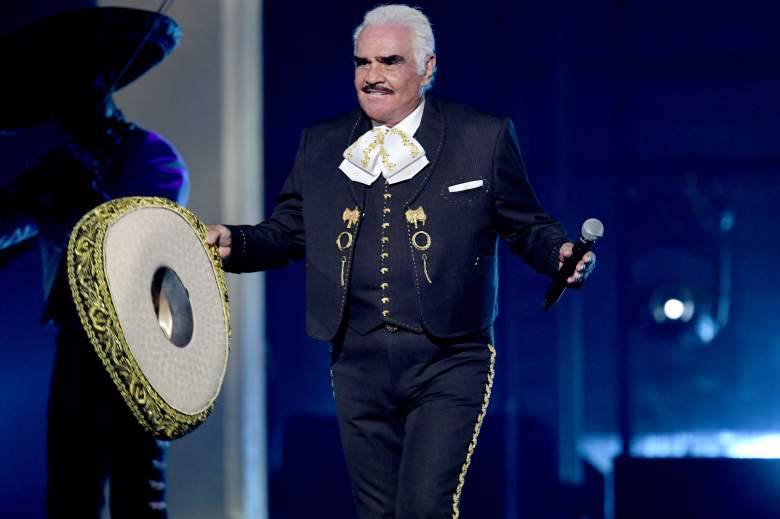 Vicente Fernández se presenta en el escenario durante la 20a entrega anual del Latin GRAMMY en el MGM Grand Garden Arena el 14 de noviembre de 2019 en Las Vegas, Nevada.