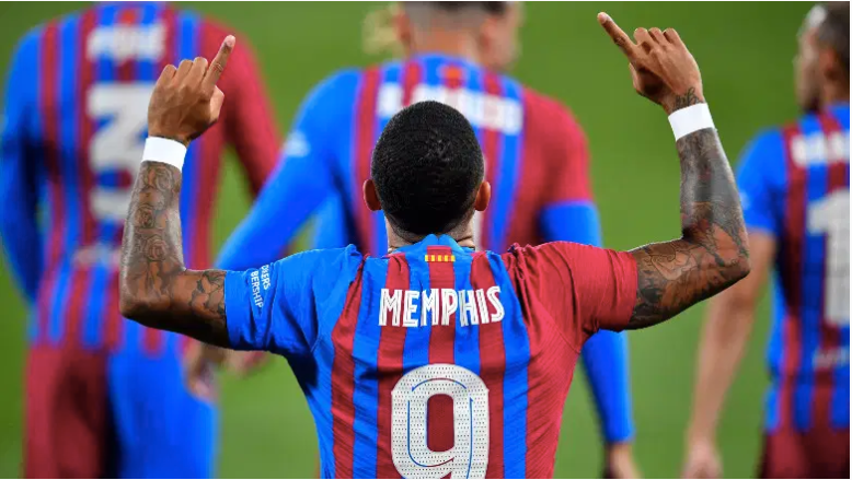 Memphis Depay celebra el gol ante la Juventus