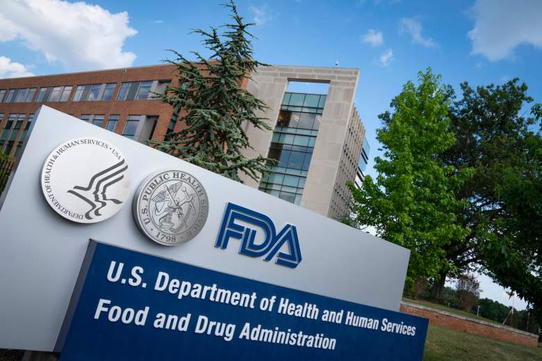 Se ve un letrero de la Administración de Alimentos y Medicamentos fuera de la sede el 20 de julio de 2020 en White Oak, Maryland.