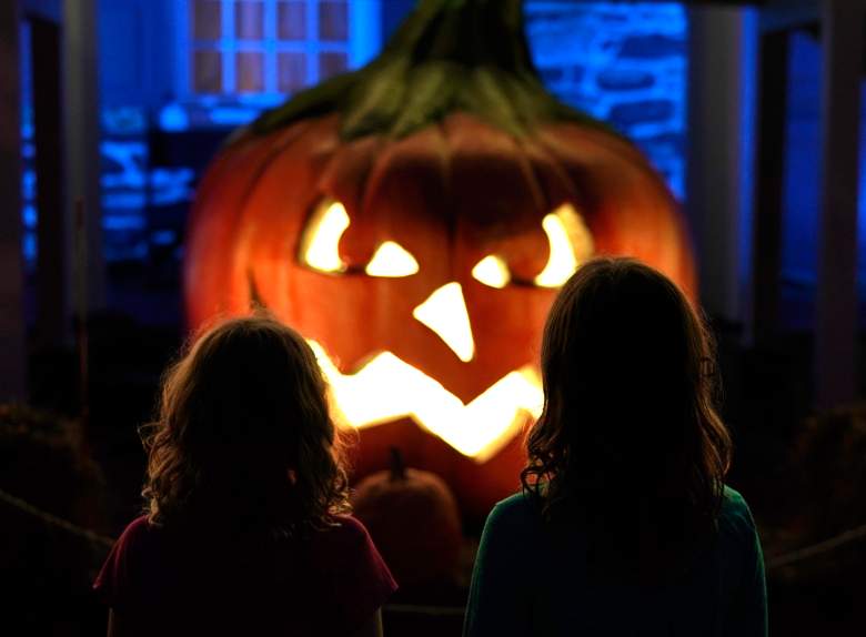 Las decoraciones de Halloween se ven en exhibición durante el Gran Jack O'Lantern Blaze en Croton-on-Hudson, Nueva York, el 22 de octubre de 2020