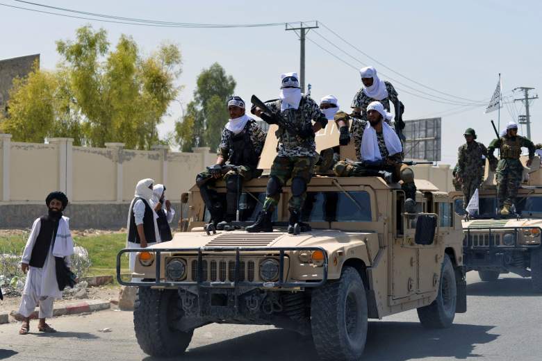 talibanes-desfile-armamento-estados-unidos