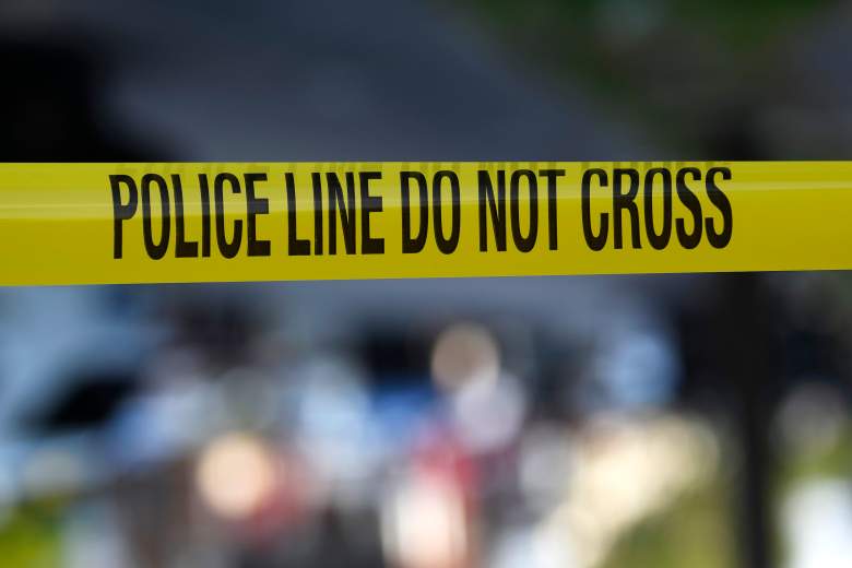 La cinta policial se extiende a lo largo de una calle cerca de una residencia después de que los agentes recibieran disparos el 14 de agosto de 2019 en Filadelfia, Pensilvania.