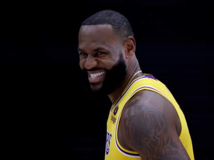 Estrella de los Celtics arremete contra LeBron James por las vacunas COVID