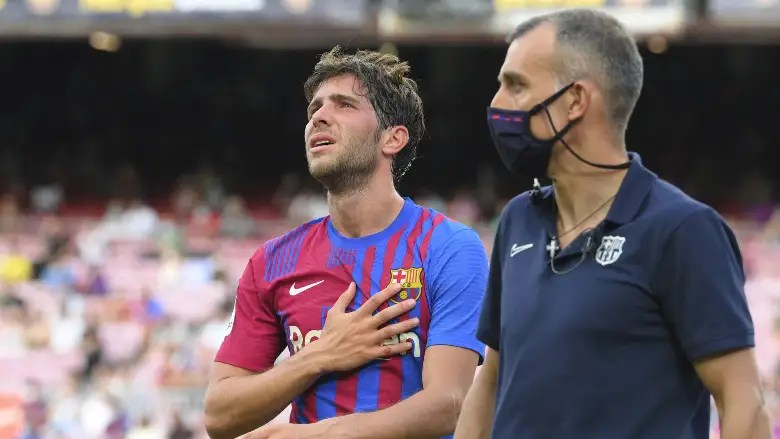 Sergi Roberto del Barcelona sale lesionado