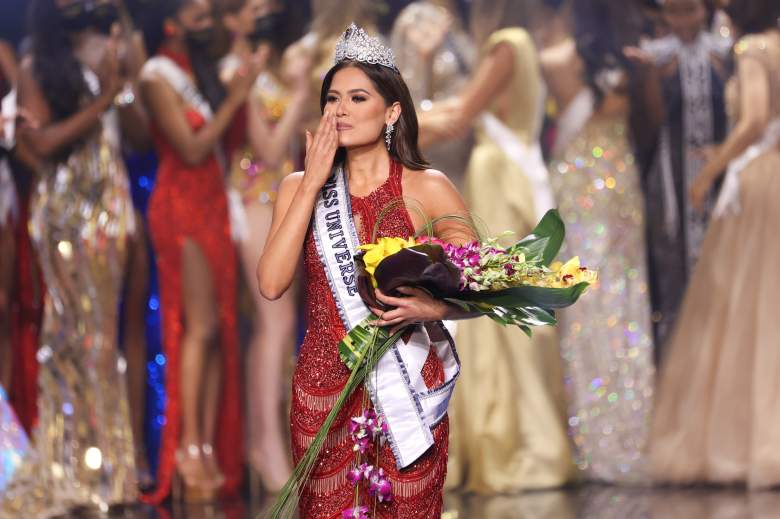 Miss México Andrea Meza es coronada Miss Universo 2020 en el escenario en la 69a competencia de Miss Universo