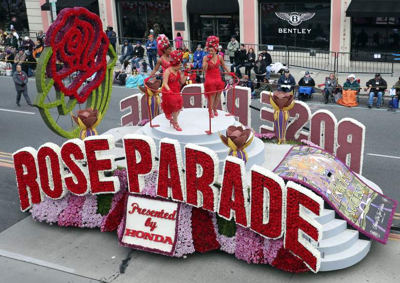 Desfile de las rosas en la ruta del desfile durante el 128o Tournamnet of Roses Parade presentado por Honda el 2 de enero de 2017 en Pasadena, California.